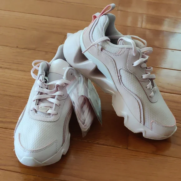 Gorgeous Nike women sneakers - Picture 12 of 13